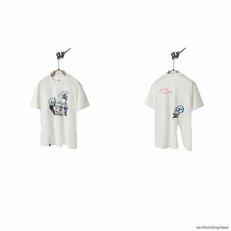 Travis Scott x Jordan Co-branded Graffiti-style Off-white T-shirt