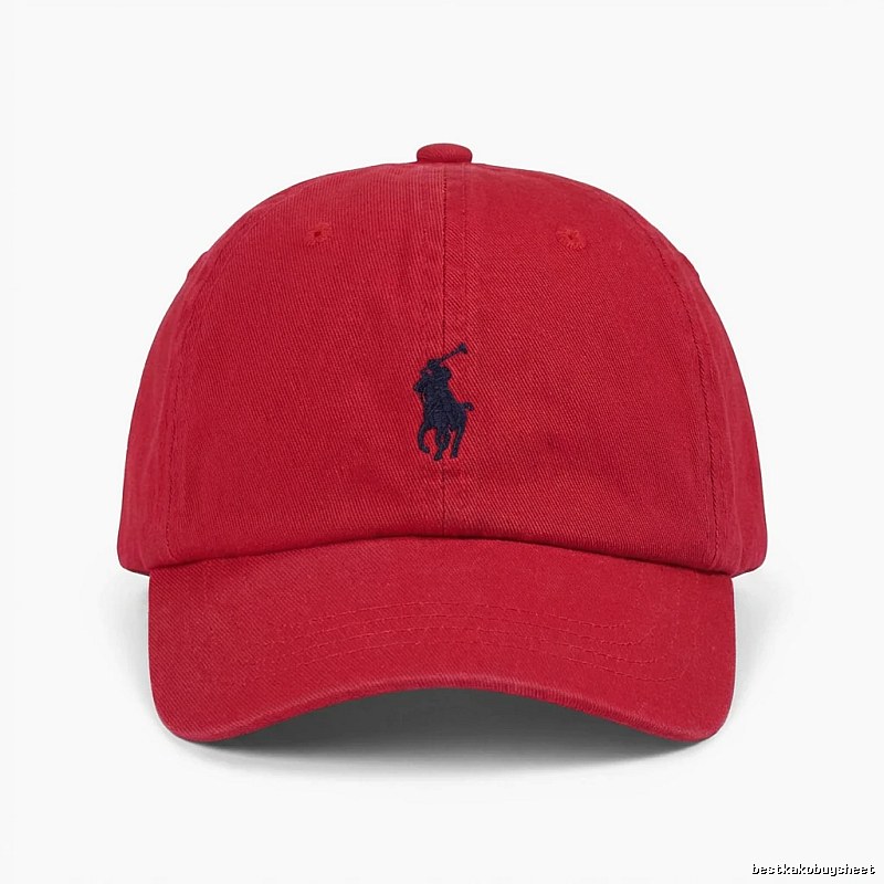 The classic and simple style red hat of Ralph Lauren