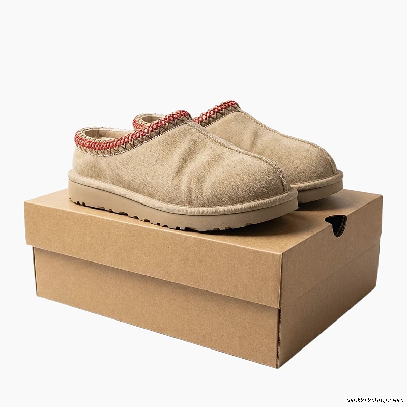 UGG retro-style beige slippers